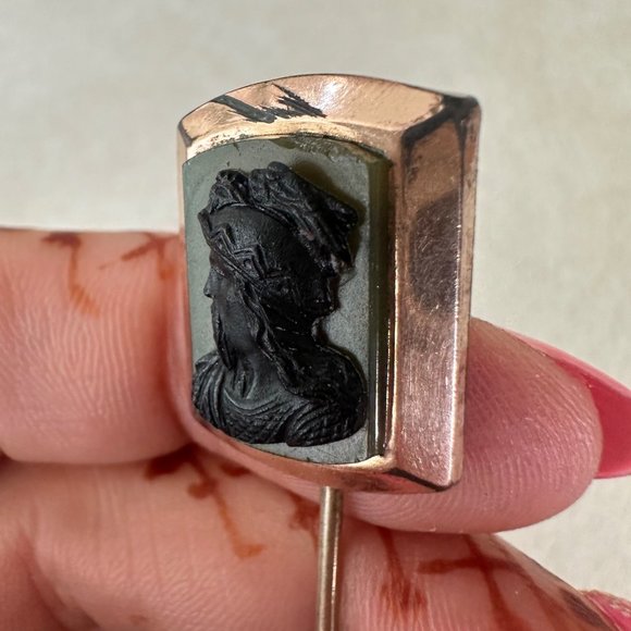 Antique Victorian 12kt rose gold filled left facing jet cameo jade stick pin - Picture 2 of 7